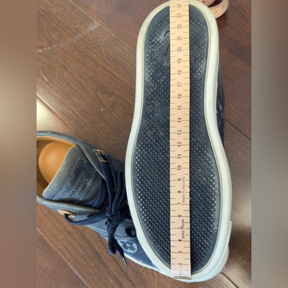 Authentic Louis Vulton Boy shoes - Picture 7 of 7